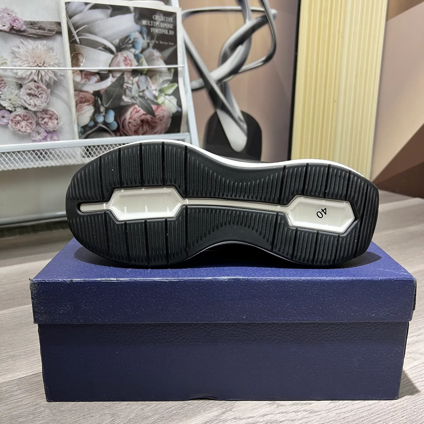 Factory price: 420💰"Dior"⚠️⚠️Top purchasing agent🔍🔍Men's 2025HK counters are on sale simultaneously. Sole: The original sole is specially provided by the original factory. The exclusive movable molded sole is super comfortable. The original factory is made with the original product🔍🔍, sheepskin foot pads, mesh lining💪Details determine the quality. We only make shoes with our heart. You can enter and leave the counter at will. Welcome to compare 🇮🇹Size number: 38-44, customized 45